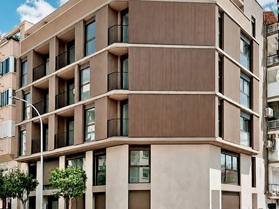 Edificio con revestimiento Lignea Teka en Alicante