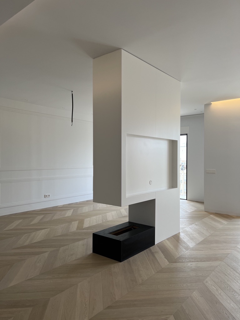 Herringbone floor in a high-end apartment