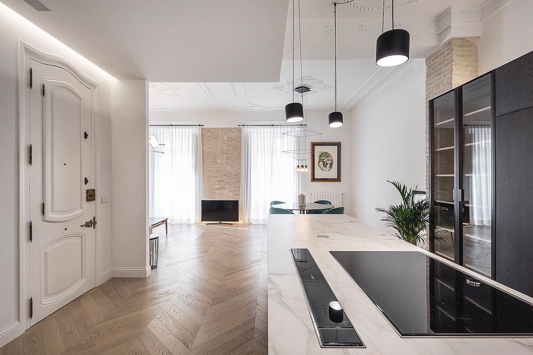 Tarima Herringbone en apartamento en Valencia