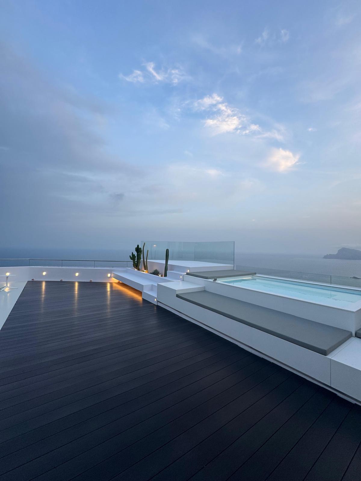 Terraza en Altea Hills con tarima Tech Carbón